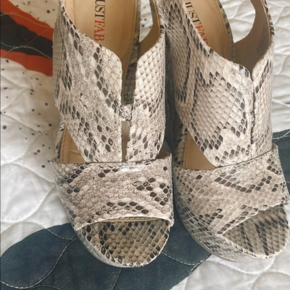 Just Fab Snakeskin heels - Picture 2 of 4